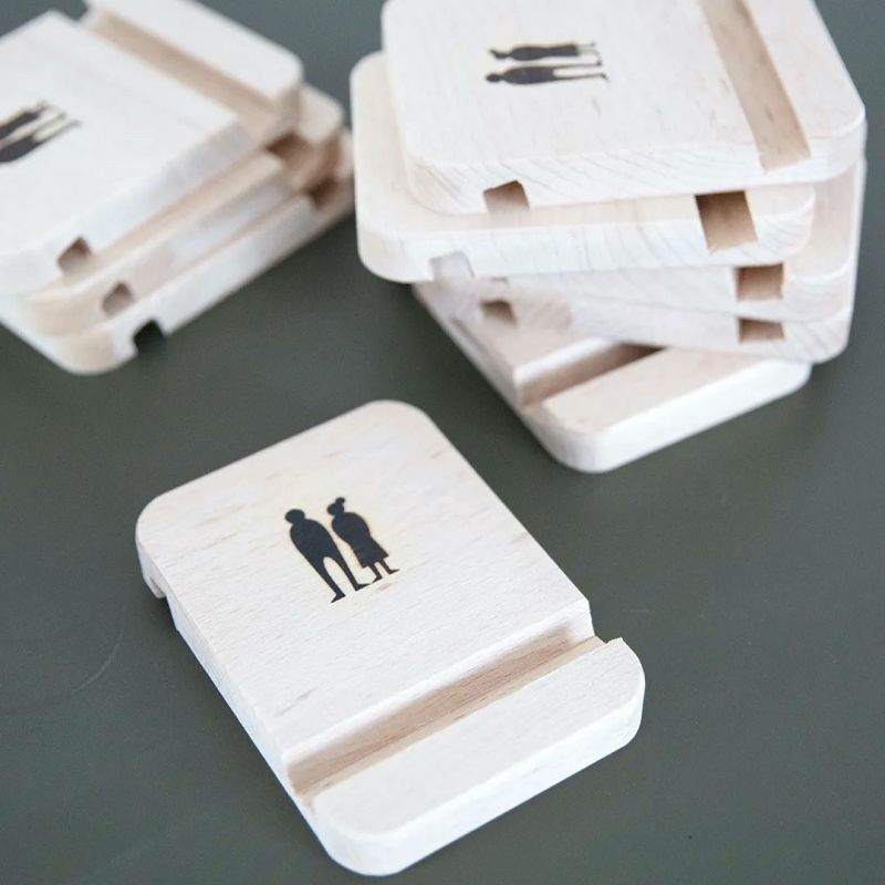 Le support de téléphone et tablette en bois de hêtre massif PAïSAN