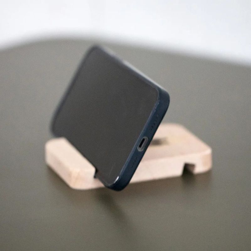 Le support de téléphone et tablette en bois de hêtre massif PAïSAN