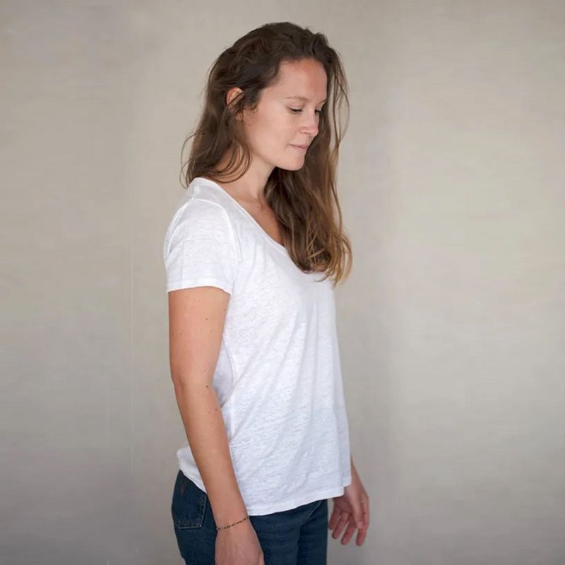Le tee-shirt en lin blanc français col V PAïSAN