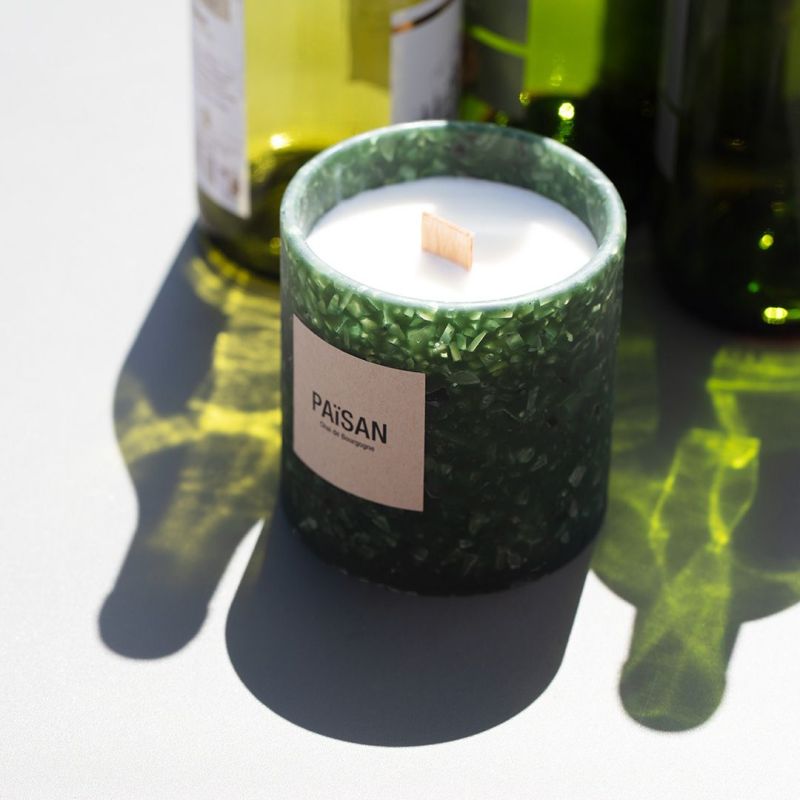 La bougie parfumée dans son pot en matières recyclées PAïSAN