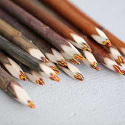 Le crayon multi-couleurs en bois d'osier 20 cm PAïSAN