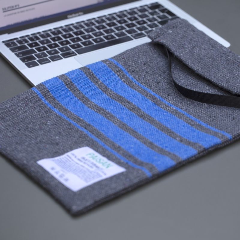 La housse pour ordinateur portable en fibres recyclées PAïSAN
