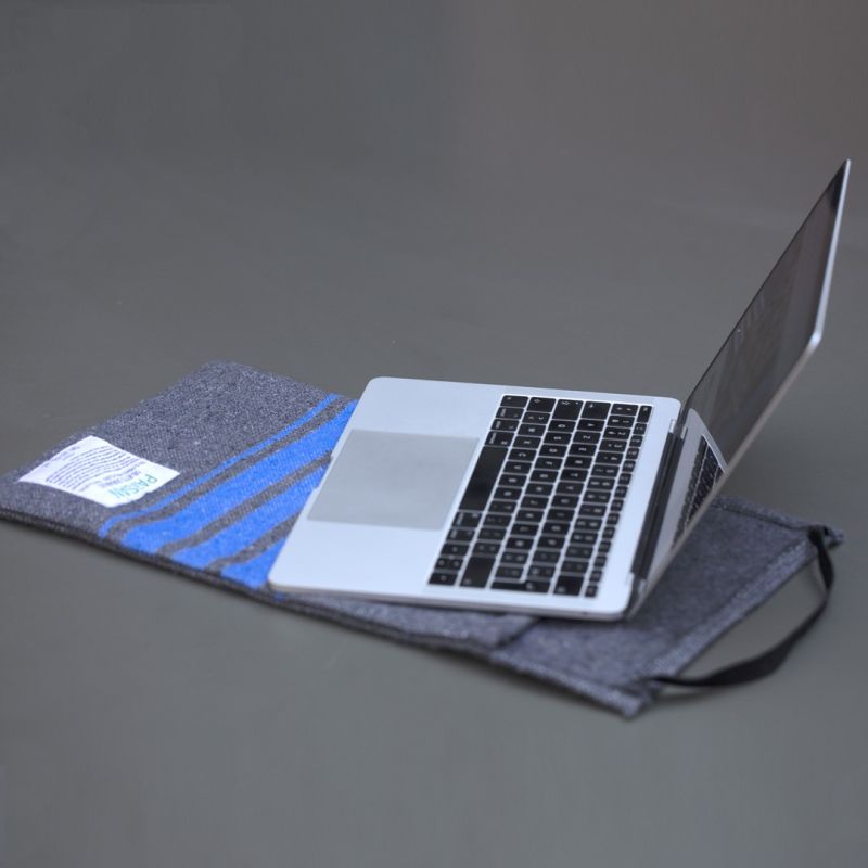 La housse pour ordinateur portable en fibres recyclées PAïSAN
