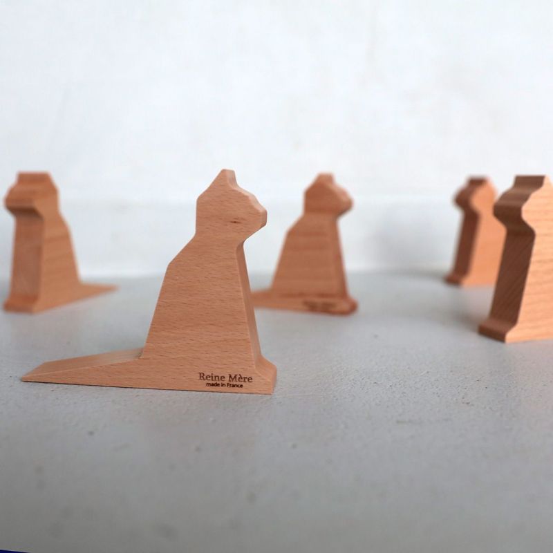 PAïSAN - Cale porte Sachat le chat de Reine Mère