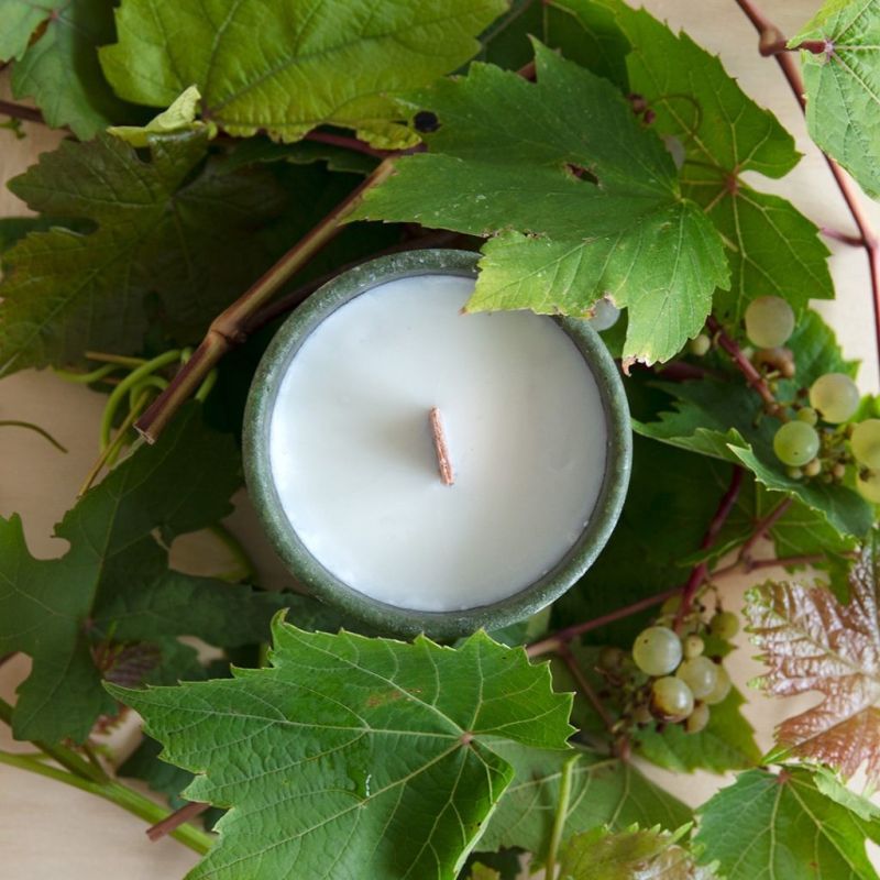 La bougie parfumée dans son pot en matières recyclées PAïSAN