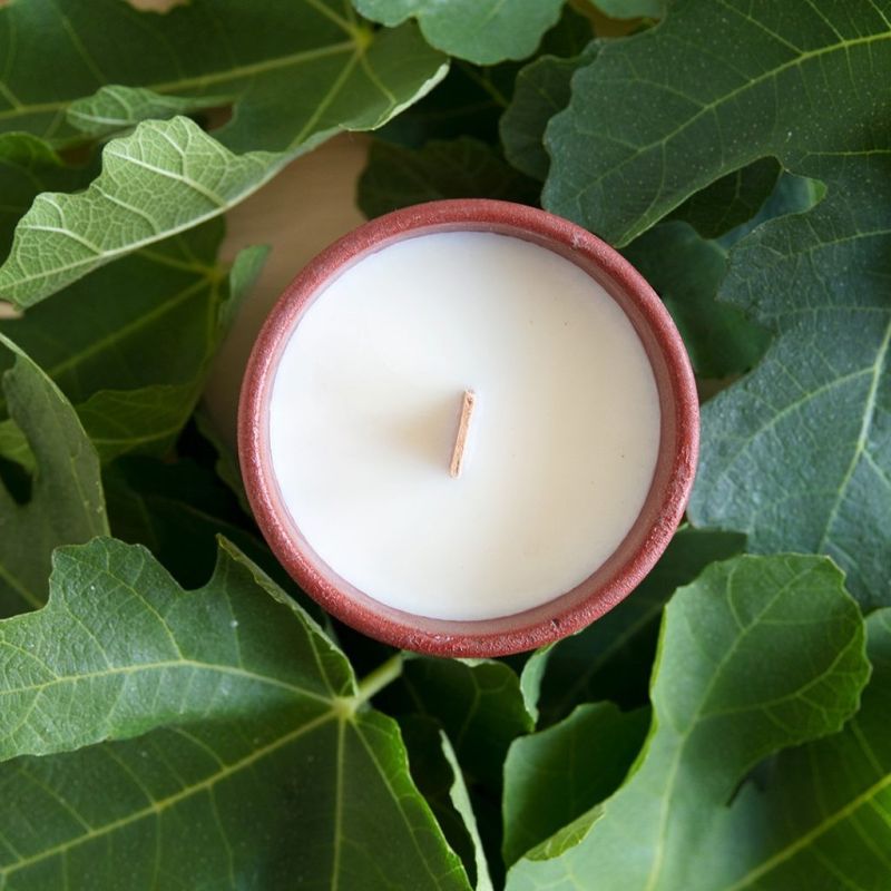 La bougie parfumée dans son pot en matières recyclées PAïSAN