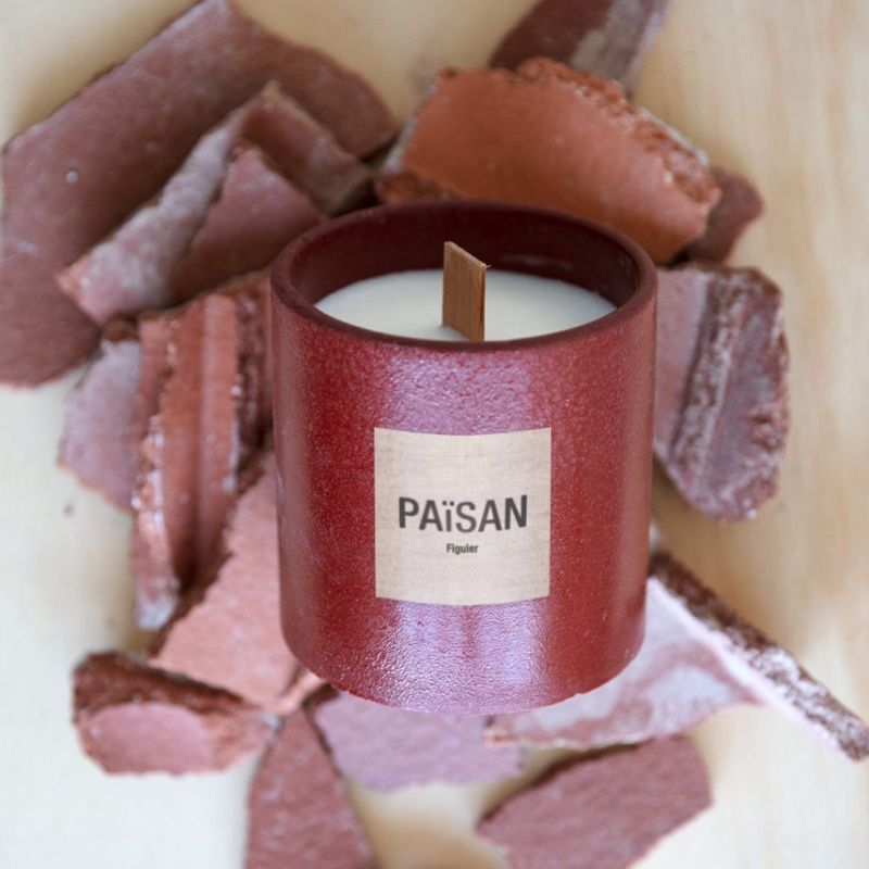 La bougie parfumée dans son pot en matières recyclées PAïSAN
